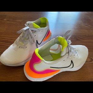 Women Nike Renew running shoe sneaker size 7